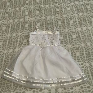 Girls white dress, 2-3 yrs old